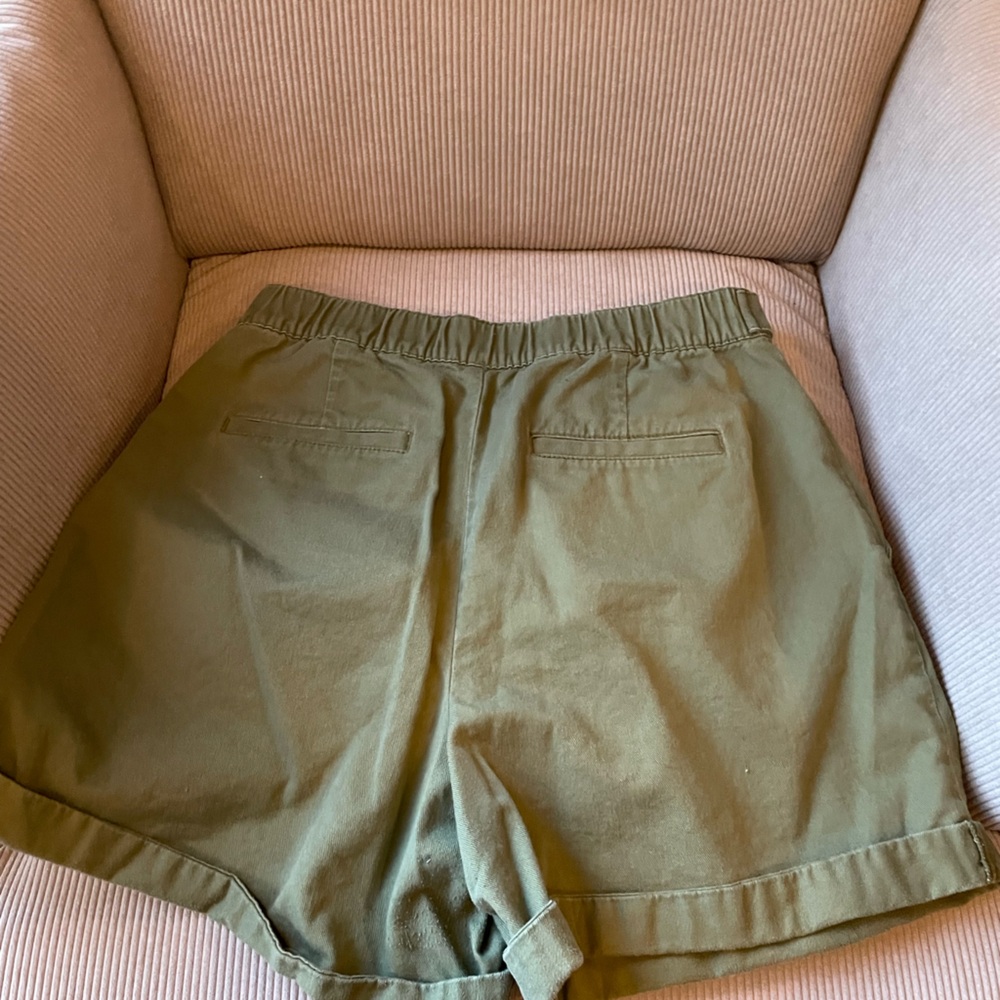 Shorts - Picture 2 of 3